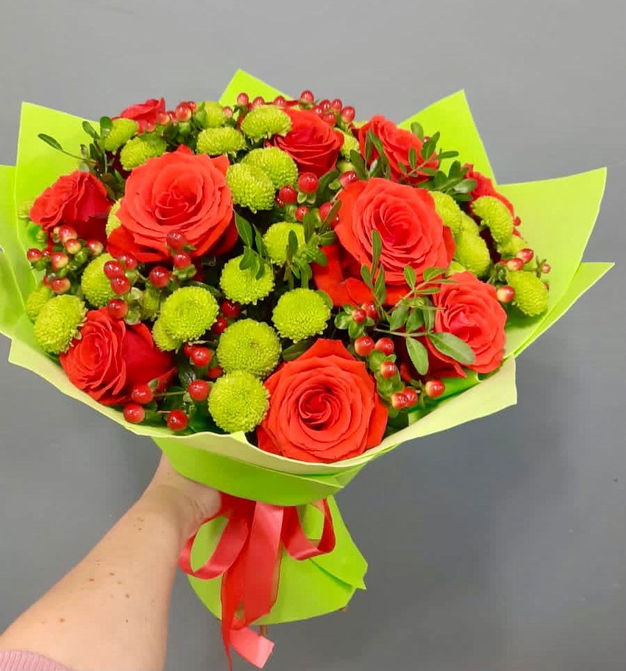 Букет цветов из: Хризантемы и Розы в Новодвинске