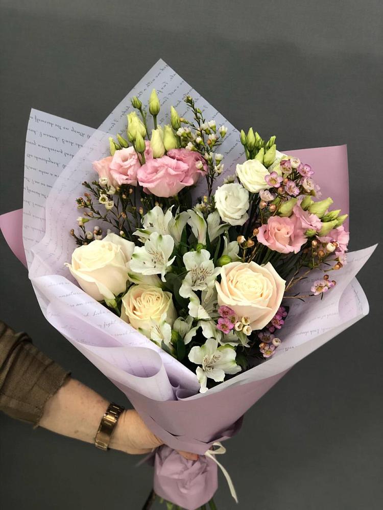 Букет цветов из: Альстромерии, Розы и Лизиантусы в Новодвинске