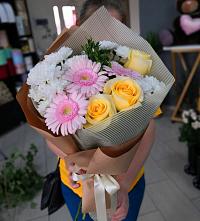 Букет цветов из:  Герберы, Розы и Хризантемы в Новодвинске