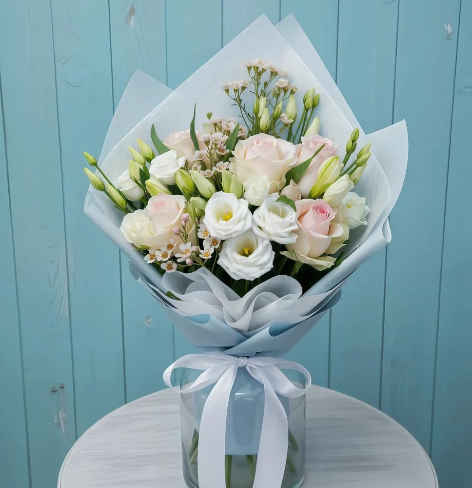 Букет цветов из: Розы и Лизиантусы в Новодвинске