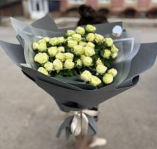 Букет Белые кустовые розы Солинеро в Новодвинске