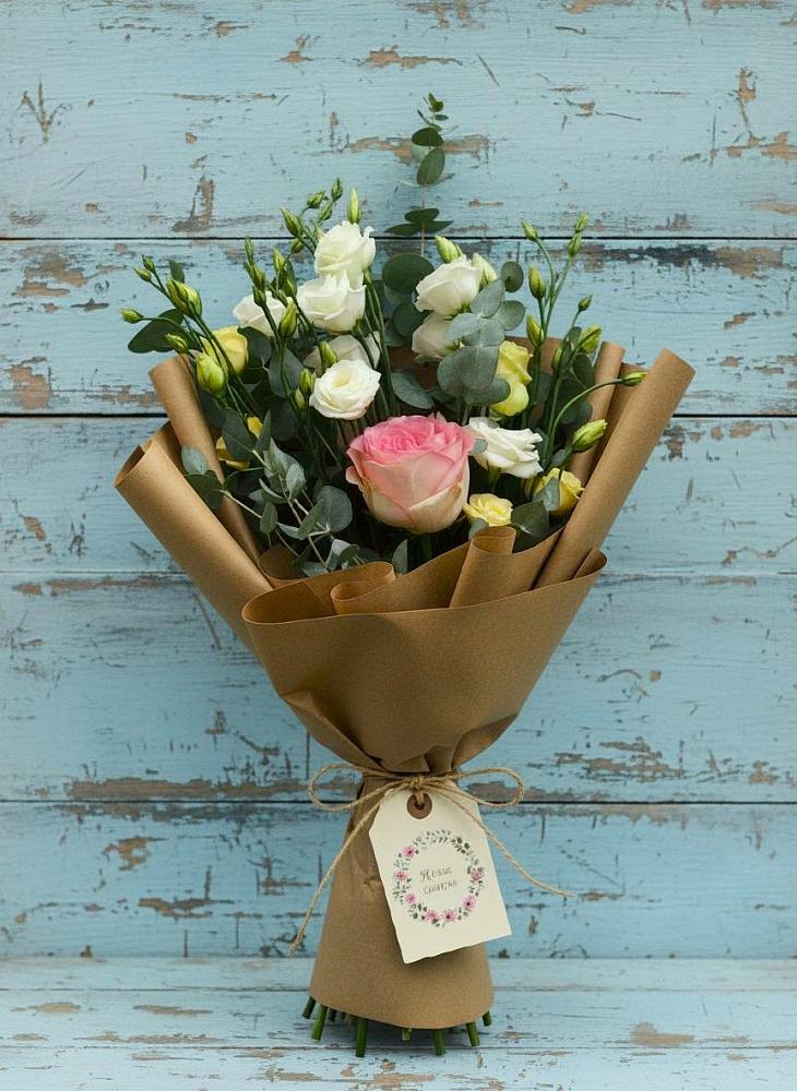 Букет цветов из: Розы и Лизиантусы в Новодвинске