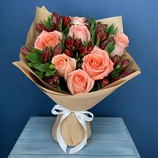 Букет цветов из:  Розы и Альстромерии в Новодвинске