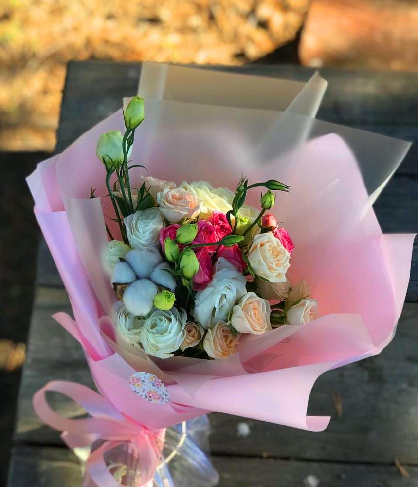 Букет цветов из: Розы и Лизиантусы в Новодвинске