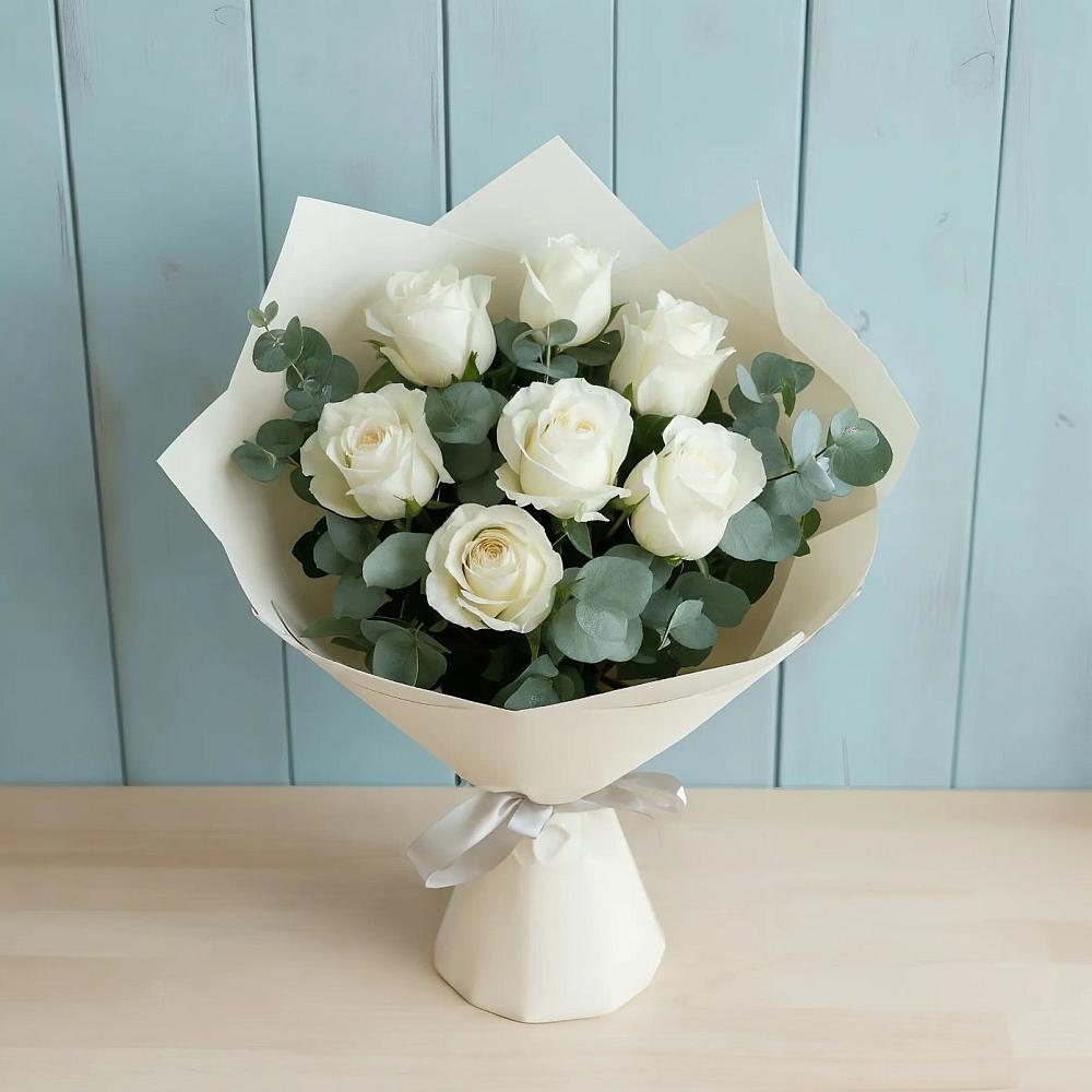 Букет Белые розы в Эвкалипте в Новодвинске