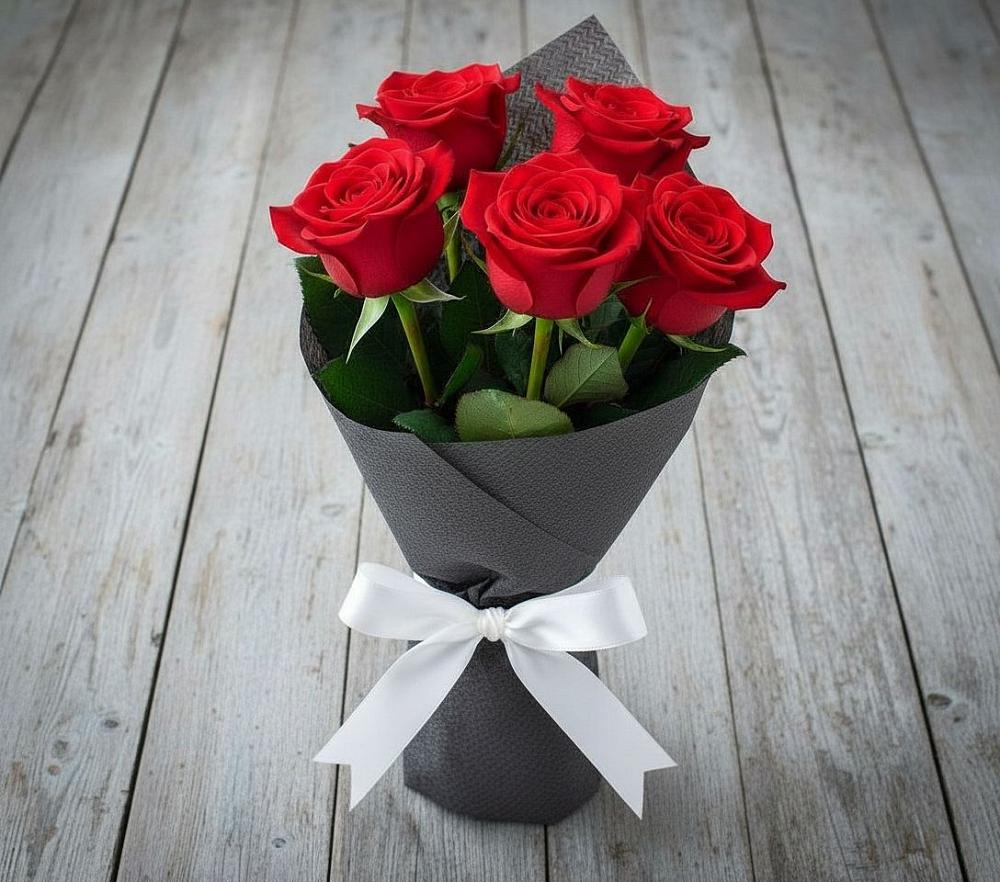 Букет 5 Красных роз Эдлесс Лав в Новодвинске