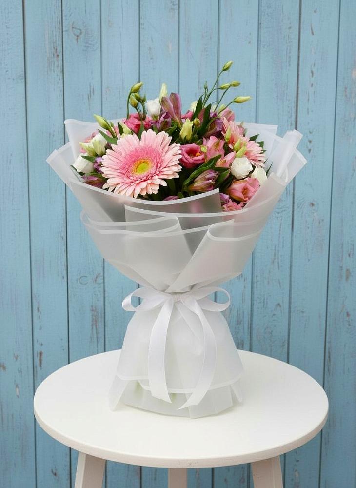 Букет цветов из: Герберы, Альстромерии и Лизиантусы в Новодвинске