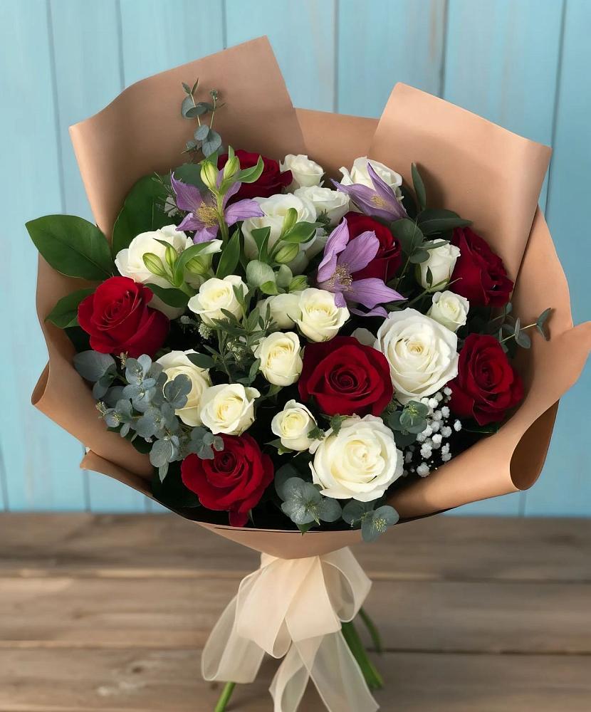 Букет цветов из: Розы и Альстромерии в Новодвинске