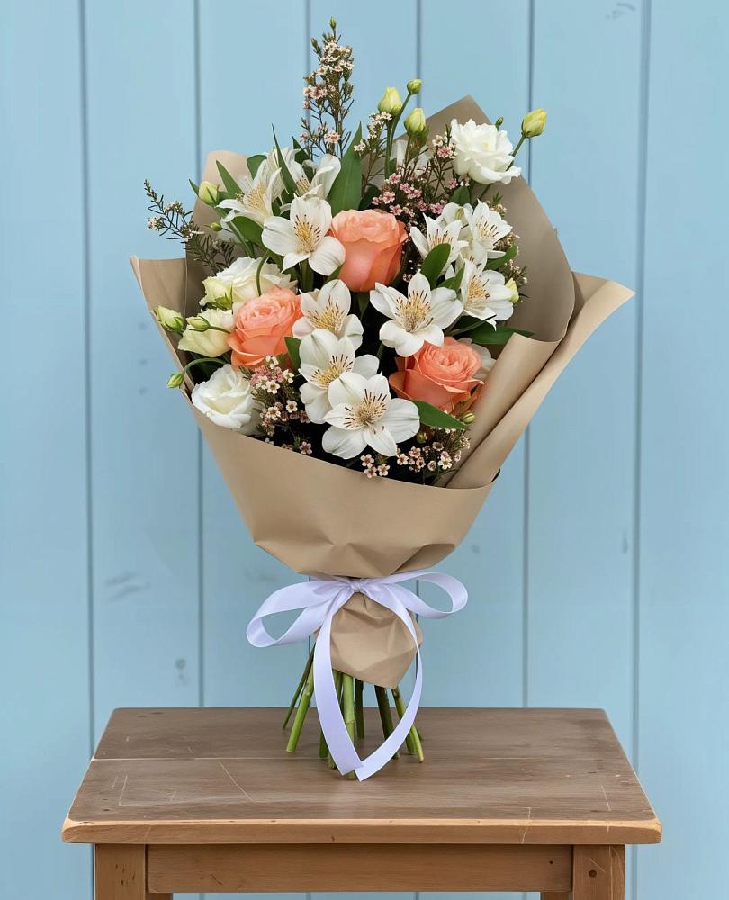 Букет цветов из: Альстромерии, Лизиантусы, Розы и Хризантемы в Новодвинске